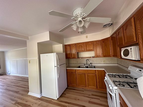2nd image of 2028-2032 Silverdale Dr