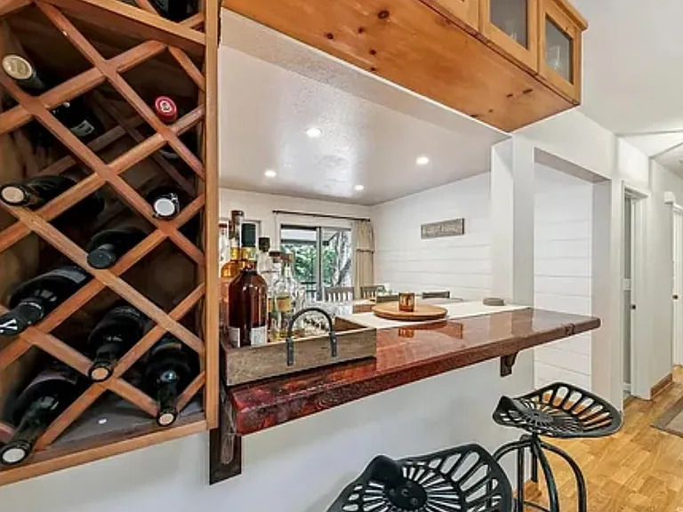 803 Michael Dr — Photo 4
