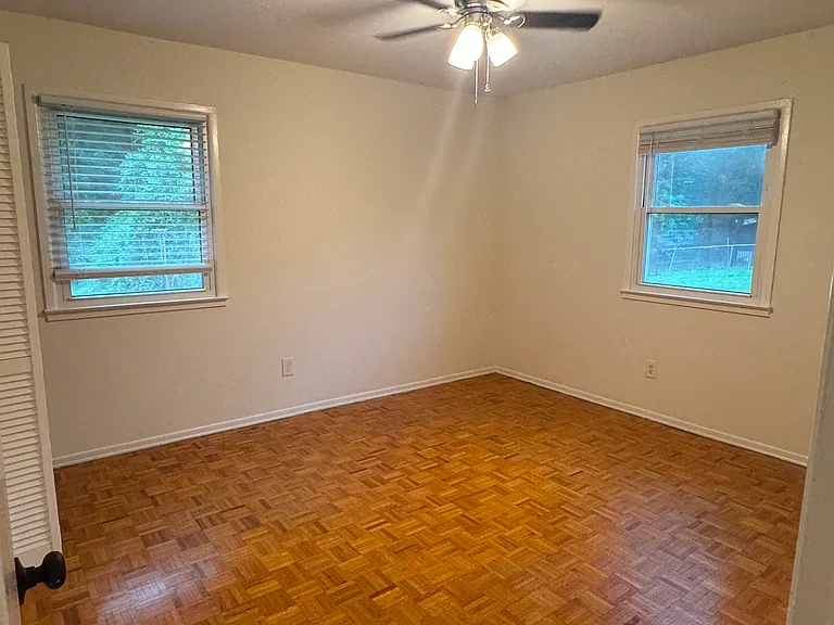 800 Kroll Ln — Photo 4