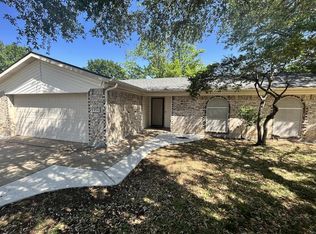 555 Taos Ct, Saginaw, TX 76179