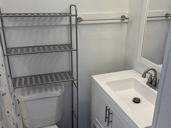 5th image of 734 Elmore St APT 3