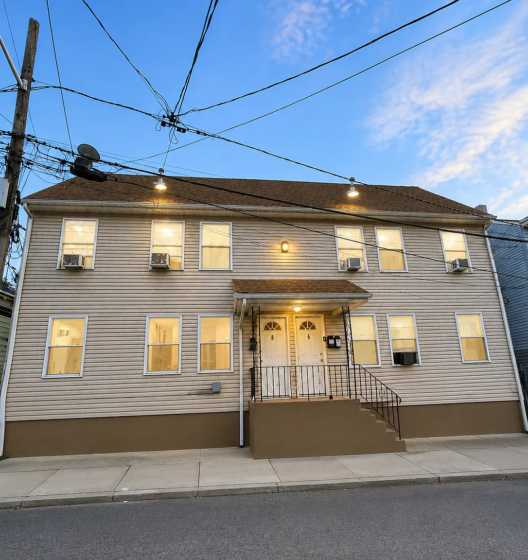 3 bed, 900 sqft, $2,275 — Photo 1