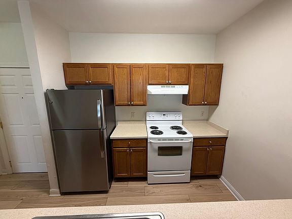 3rd image of 1923 63rd St APT 213