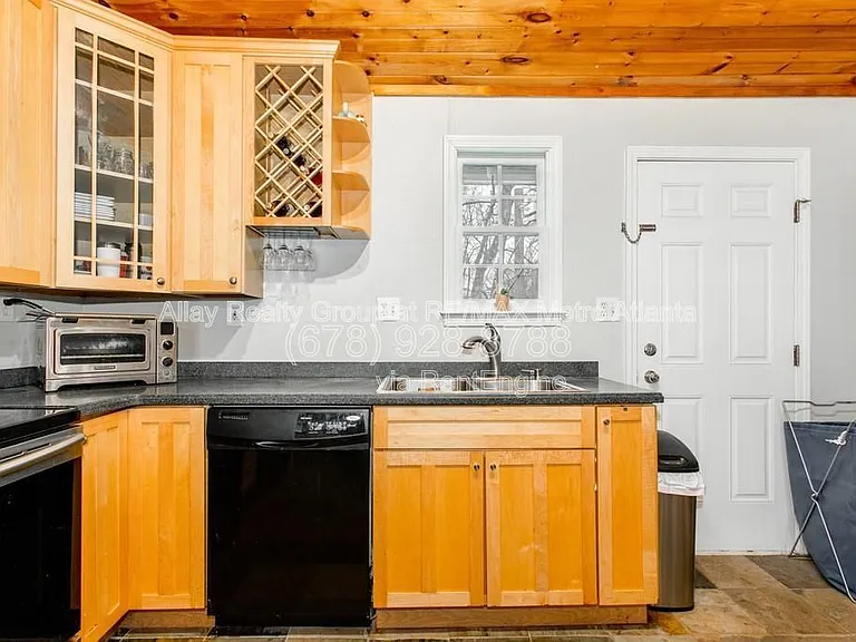 217 Adair St #6 — Photo 10