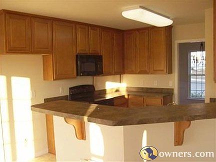 Open Kitchen w/Breakfast Bar