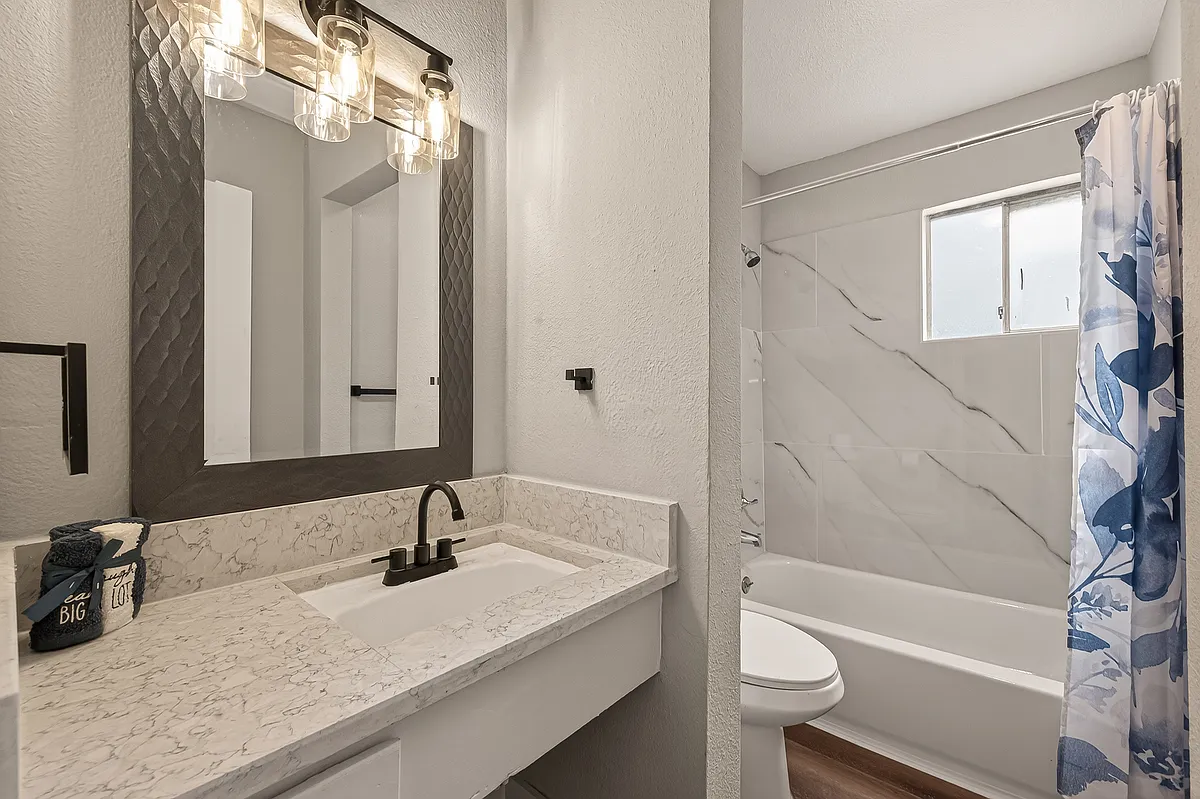 Bathroom - Johanna Apartments