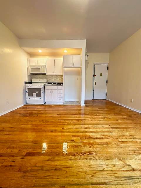 1st image of 204 Sherman Ave APT 4