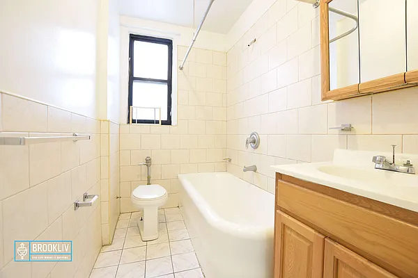 Rented by null | media 32