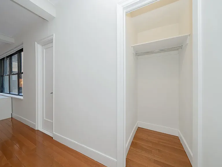 400 E 58th St #16HN — Photo 6