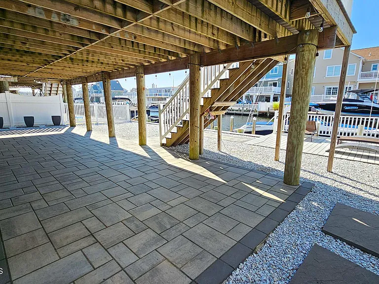 52 Nancy Dr — Photo 3