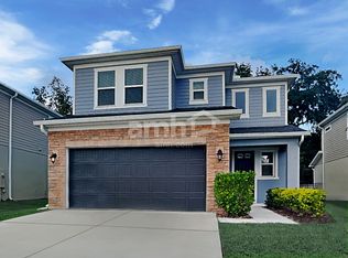 1077 Walden Pond Dr, Plant City, FL 33563