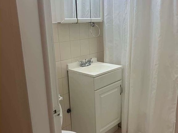2nd image of 224 E 48th St #D1