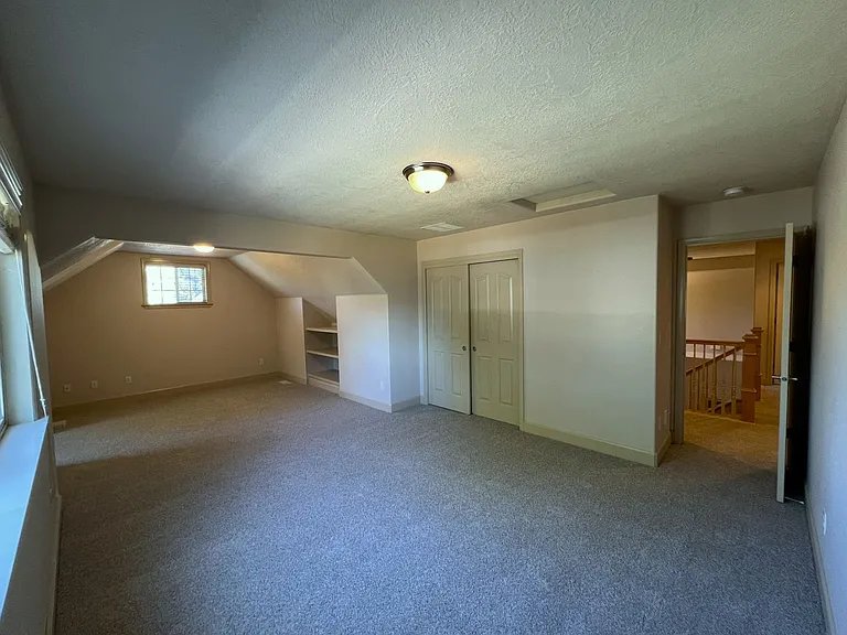 811 E Knoll Ct — Photo 38
