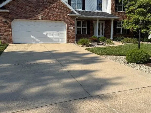 5209 Foxglove Ln, Godfrey, IL 62035