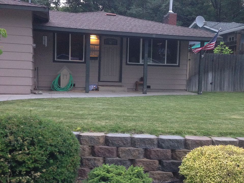 front yard w/retaining wall