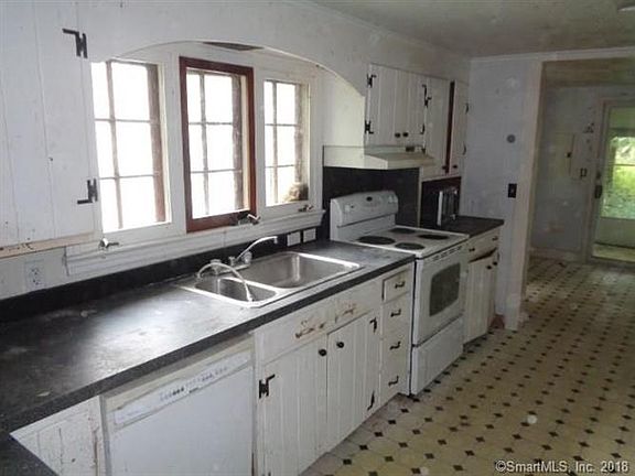 5th image of 24 Woodland Dr