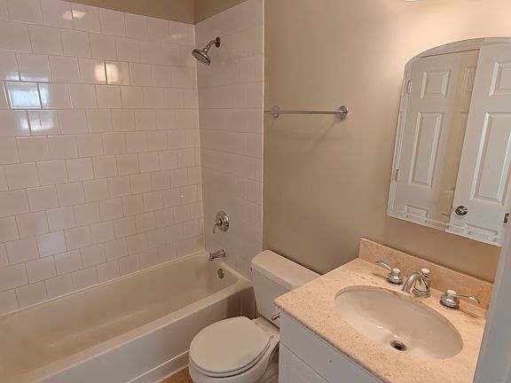 4th image of 4946 N Ridgeway Ave #3