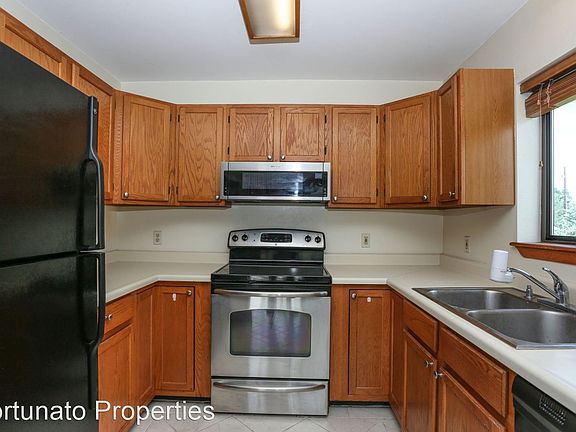 5th image of 83 Meadow Dr
