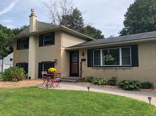 6 Lincolnshire Rd, Webster, NY 14580