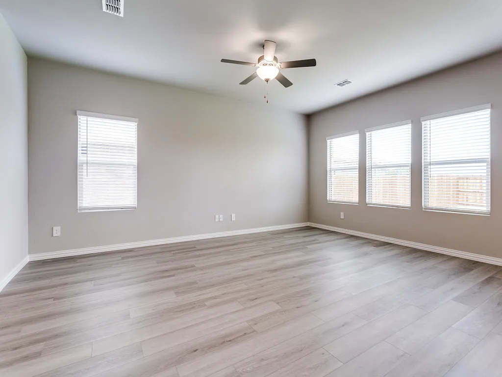 4 bed, 2.5 bath, 2103 sqft, $2,300 — Photo 4