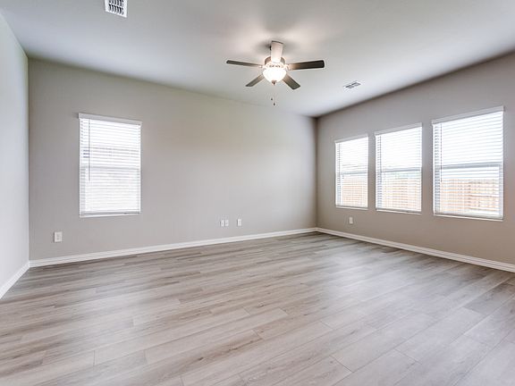 4th image of 708 McKenna Dr