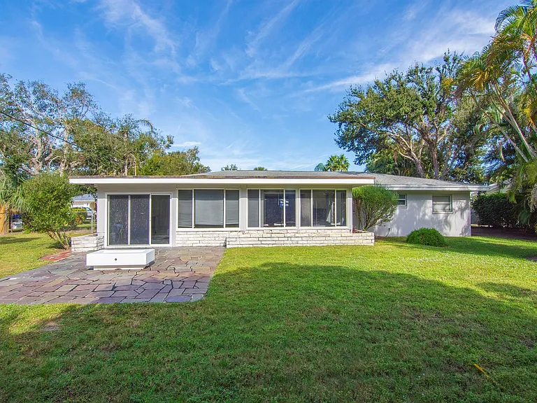 712 Iris Ln — Photo 22