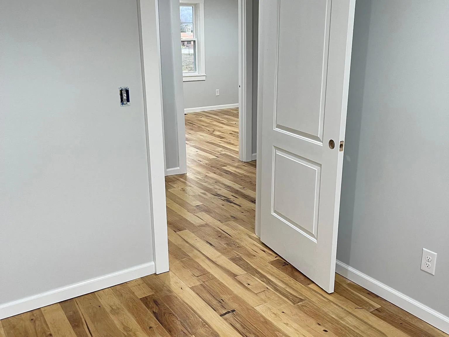 4 bed, 1.5 bath, 1500 sqft, $2,900 — Photo 2