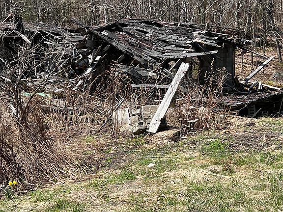 2nd image of 427 West Rd