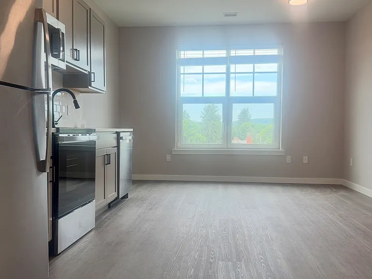 110 Cornell St — Photo 3