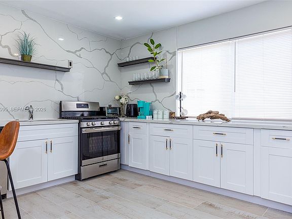 4th image of 1029 79th St #6
