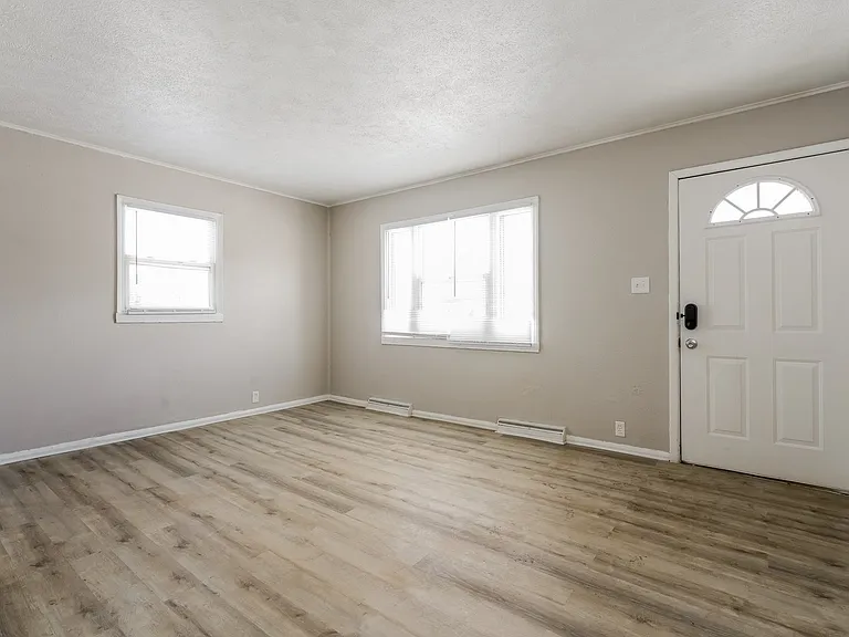 1793949_019_living_room_13574695.jpg