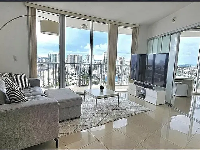 1750 N Bayshore Dr #3314 — Photo 3