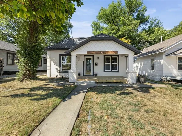 726 Pacific Ave, Osawatomie, KS 66064