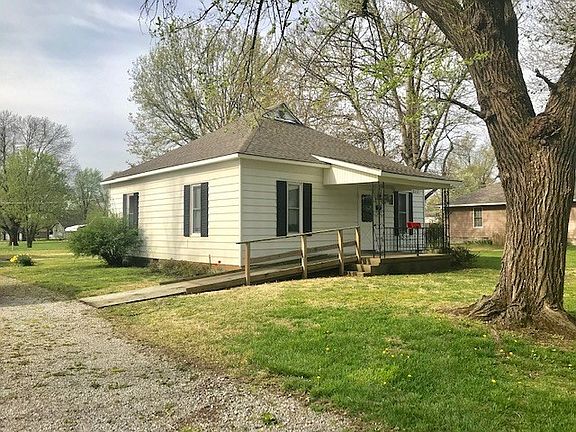 2nd image of 211 W Willow St