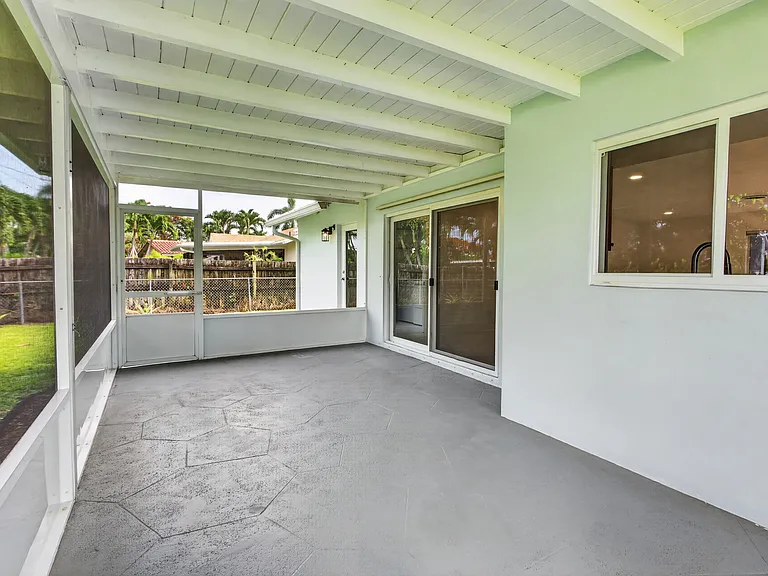 1200 SW 12th Ter — Photo 30