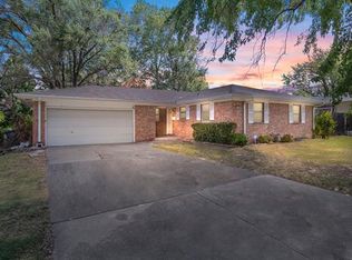 11927 E 2nd St S, Tulsa, OK 74128