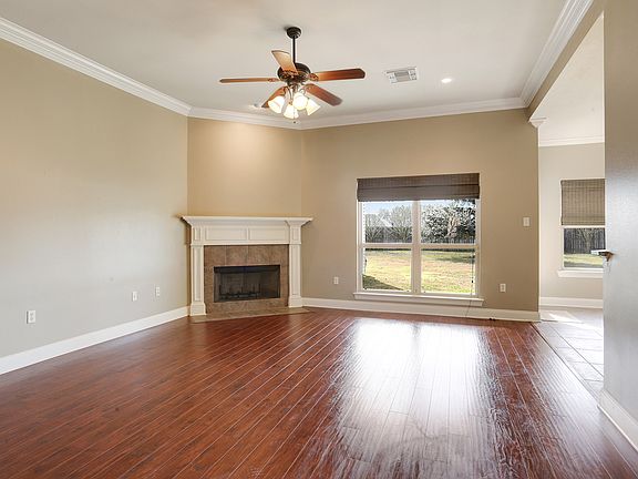 LARGE OPEN FLOOR PLAN 