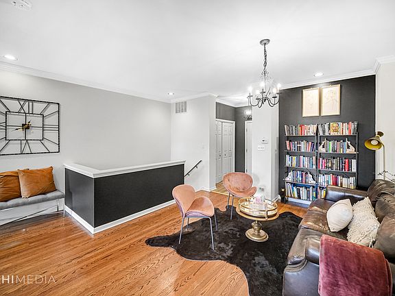 3rd image of 10317 S Longwood Dr APT L5