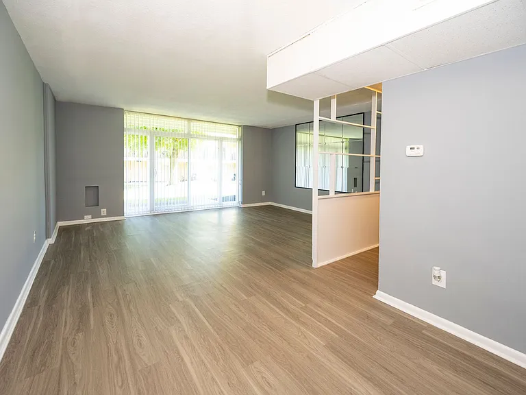 Creswood Apartments- Come home to Convenience! — Photo 8