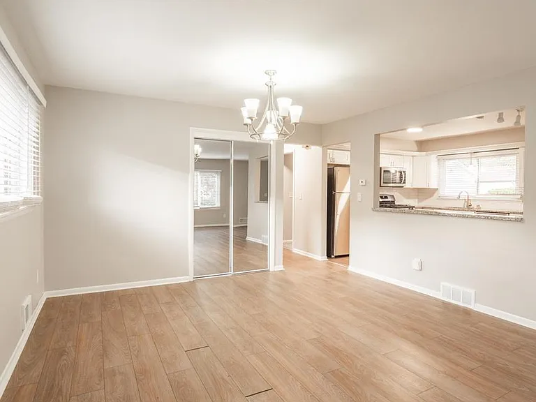 6418 Knoll St N — Photo 3