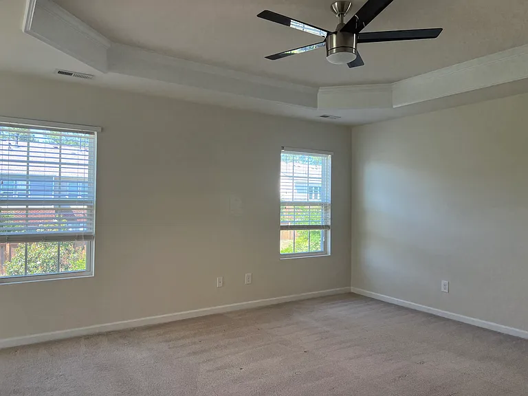 416 Charleville Ct — Photo 31