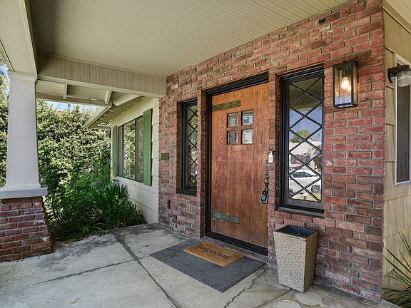 3rd image of 4721 Edgeware Rd