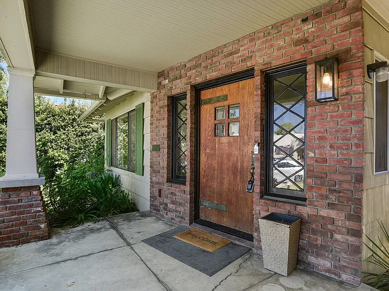 4721 Edgeware Rd — Photo 3