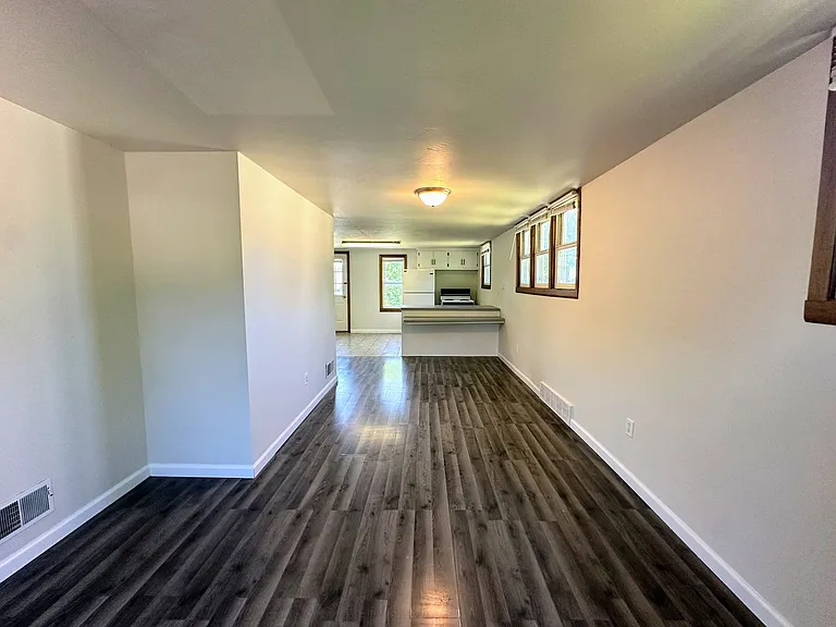 1628 Deckner Ave — Photo 5