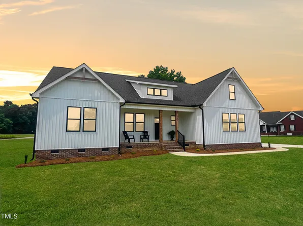 101 Sand Trap Ln, Clinton, NC 28328