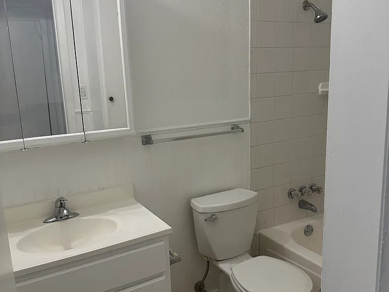 907 Broadway Ave #23 — Photo 7