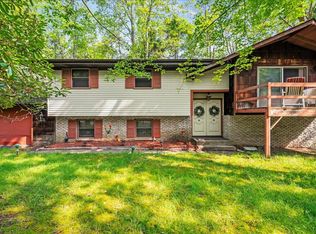 1125 Rhododendron Ln, Pocono Summit, PA 18346
