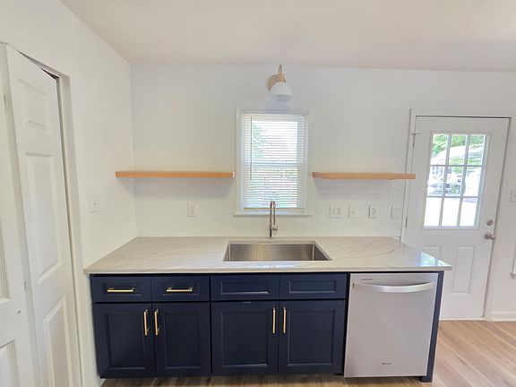 3rd image of 516 Haywood St