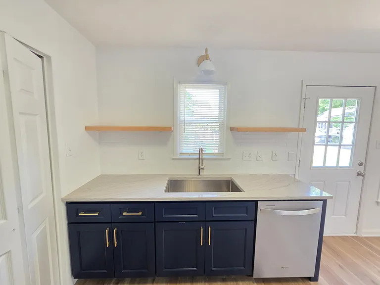 516 Haywood St — Photo 3
