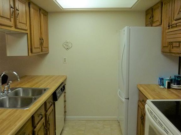 4th image of 300 W Washington Ave APT 102